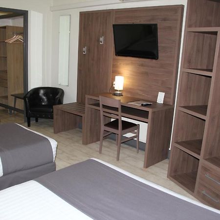 Hotel Univers カルパントラ エクステリア 写真