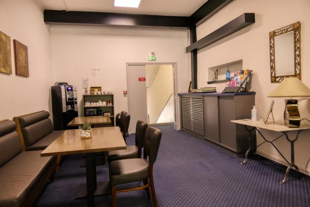Hotel Univers カルパントラ エクステリア 写真