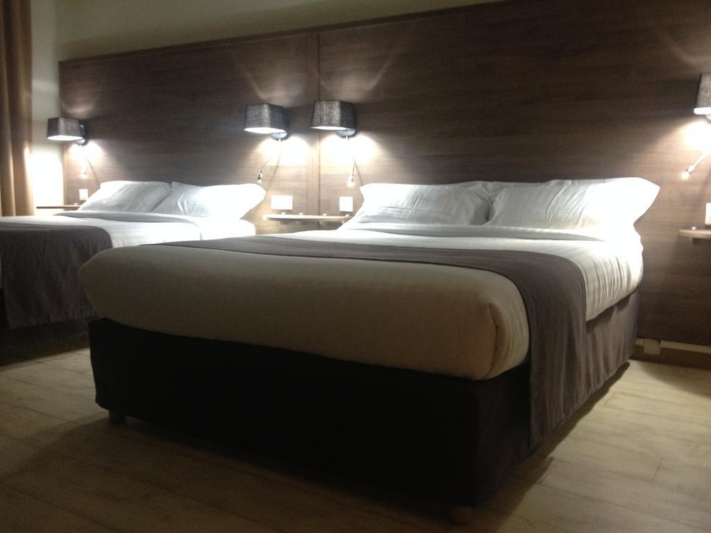 Hotel Univers カルパントラ 部屋 写真