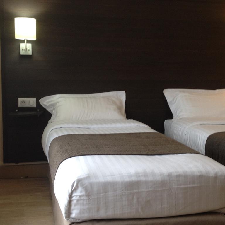 Hotel Univers カルパントラ エクステリア 写真